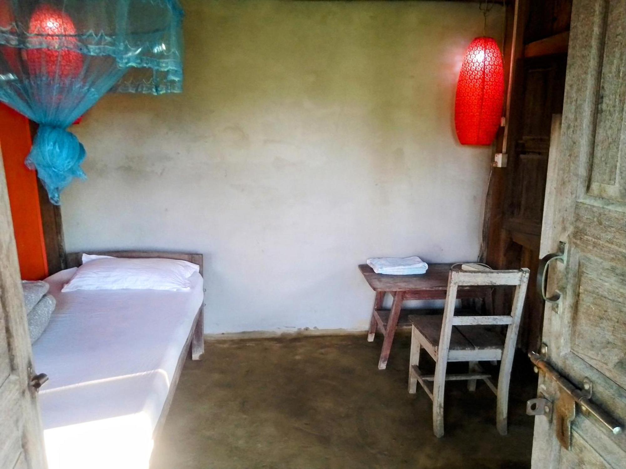 Shanta Ghar A Rustic Guesthouse Chitwan Ngoại thất bức ảnh